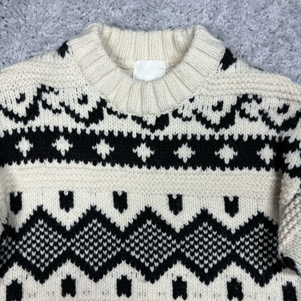 H&M Sweater Womens Extra Small Classic Crewneck Cozy Textured Geometric Knit - Picture 2 of 4